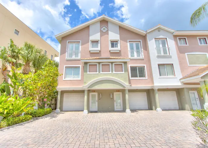 Ferienhaus Bayway Luxury Waterfront Townhome & Pool
