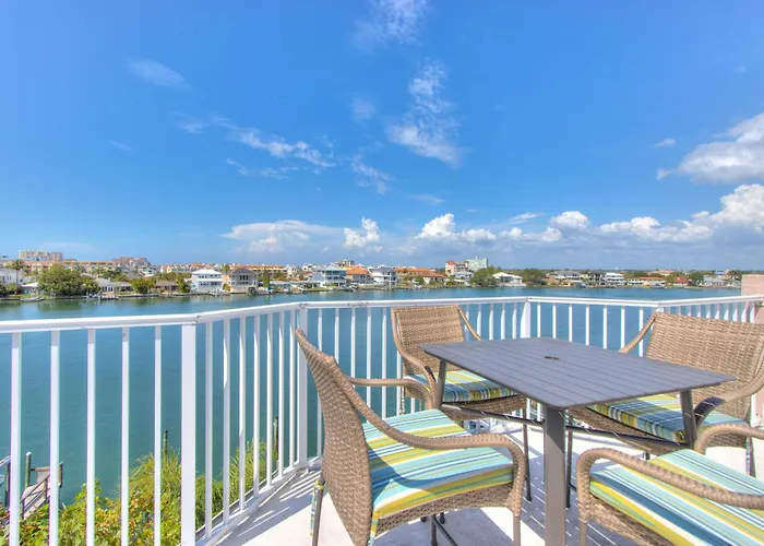 Bayway Luxury Waterfront Townhome & Pool * Clearwater Beach