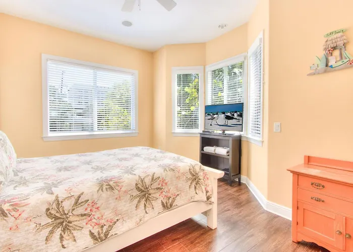 Ferienhaus Bayway Luxury Waterfront Townhome & Pool *