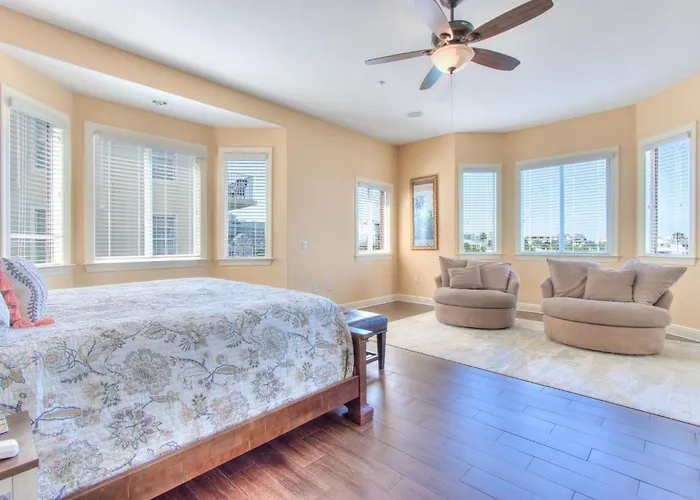 Bayway Luxury Waterfront Townhome & Pool Clearwater Beach