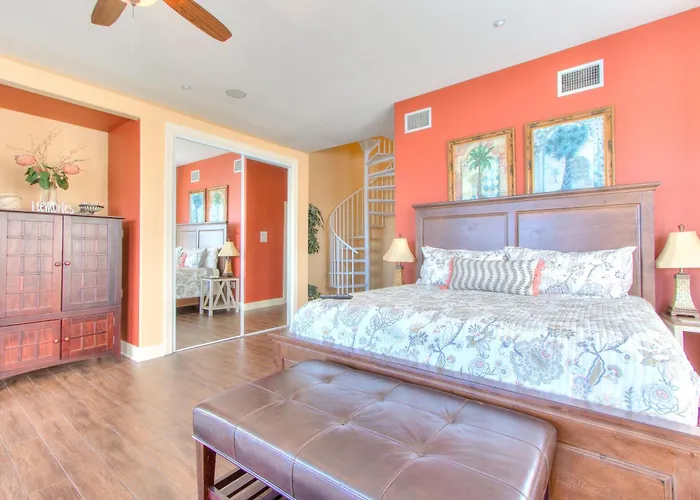 Ferienhaus Bayway Luxury Waterfront Townhome & Pool
