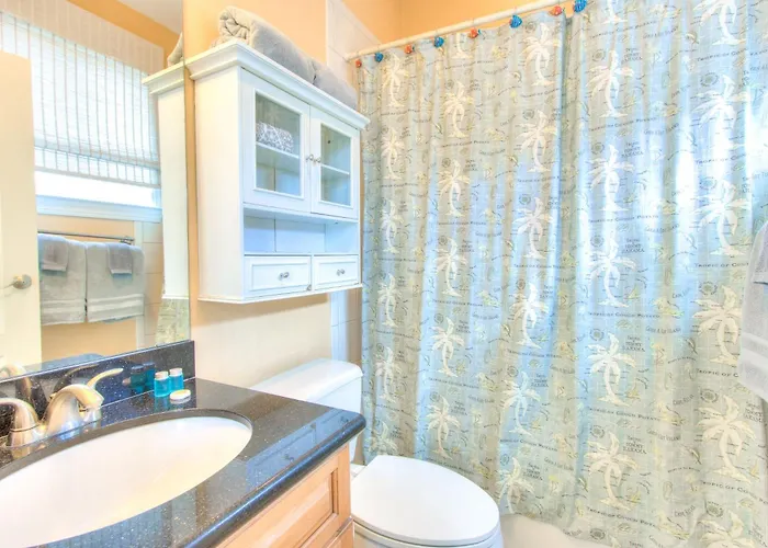 Bayway Luxury Waterfront Townhome & Pool Ferienhaus *