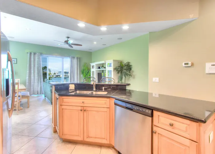 Bayway Luxury Waterfront Townhome & Pool