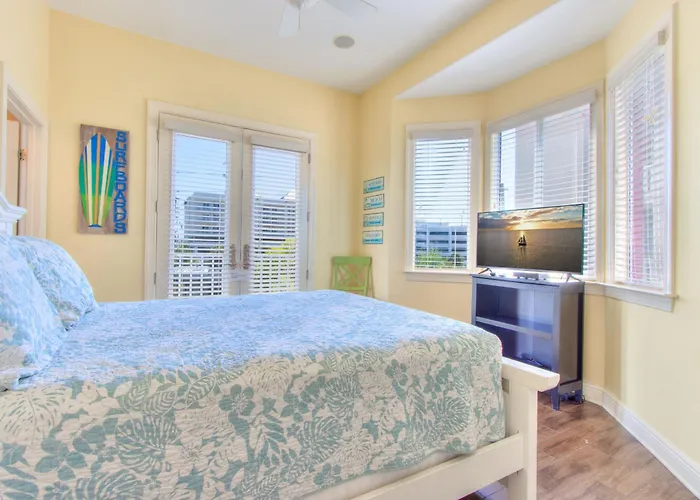 Bayway Luxury Waterfront Townhome & Pool Ferienhaus *