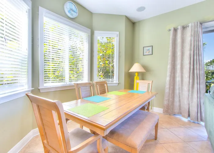 Bayway Luxury Waterfront Townhome & Pool Ferienhaus *