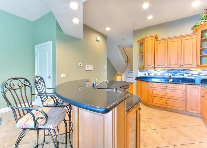 Ferienhaus Bayway Luxury Waterfront Townhome & Pool *