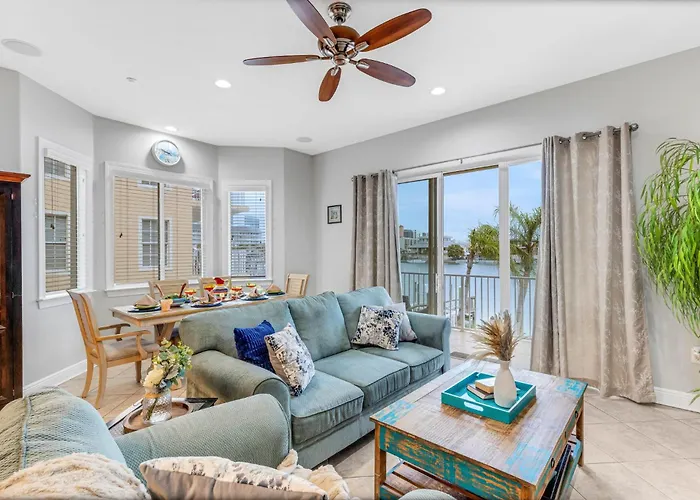 Ferienhaus Bayway Luxury Waterfront Townhome & Pool *