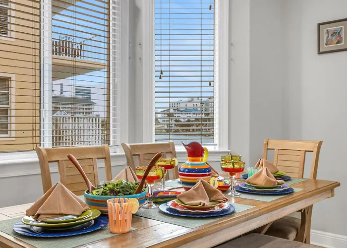 Bayway Luxury Waterfront Townhome & Pool