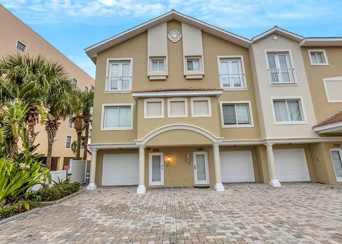 Bayway Luxury Waterfront Townhome & Pool Ferienhaus