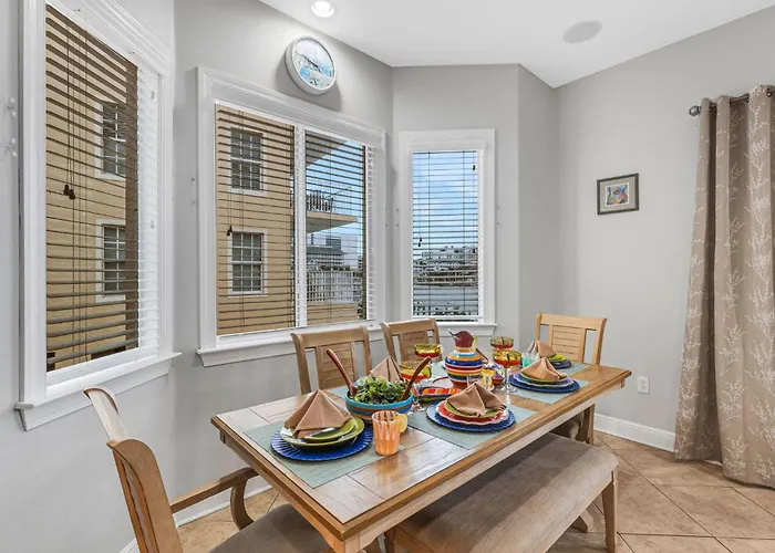 Ferienhaus Bayway Luxury Waterfront Townhome & Pool *