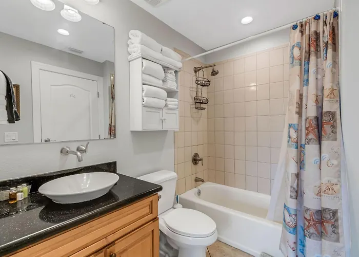 Bayway Luxury Waterfront Townhome & Pool