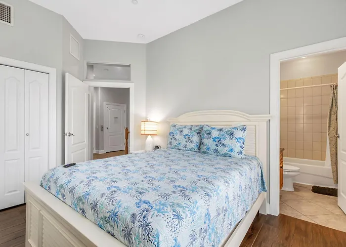 Bayway Luxury Waterfront Townhome & Pool