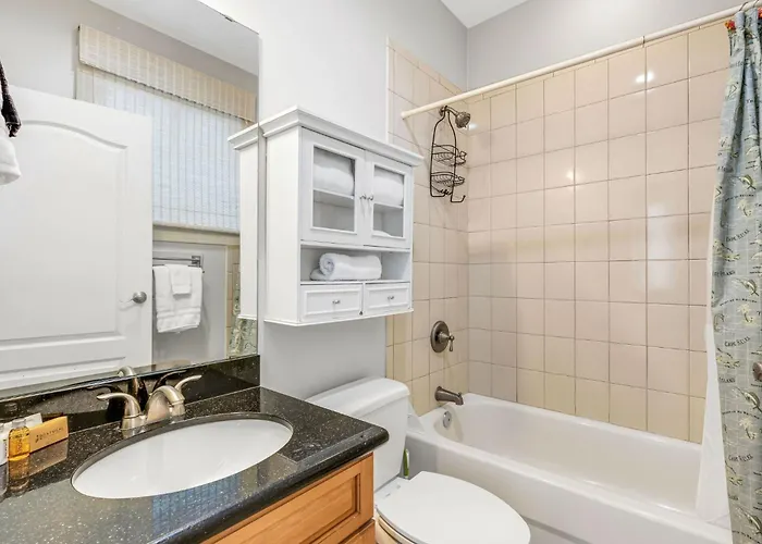 Bayway Luxury Waterfront Townhome & Pool Ferienhaus *