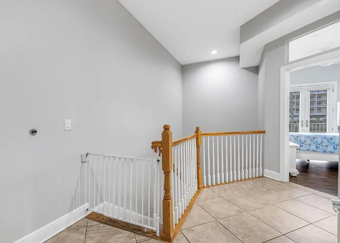 Ferienhaus Bayway Luxury Waterfront Townhome & Pool