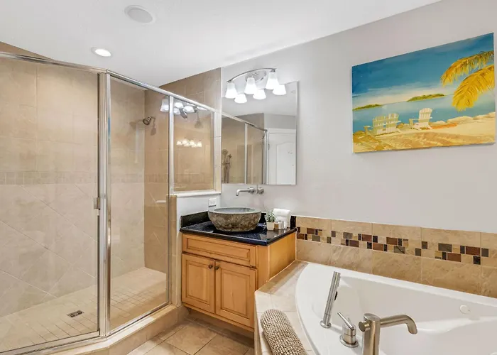 Bayway Luxury Waterfront Townhome & Pool Ferienhaus *