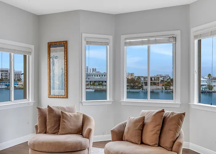 Ferienhaus Bayway Luxury Waterfront Townhome & Pool *