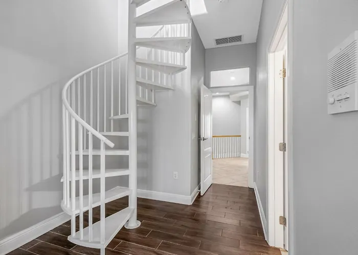 Bayway Luxury Waterfront Townhome & Pool