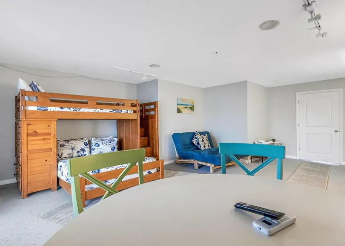 Bayway Luxury Waterfront Townhome & Pool