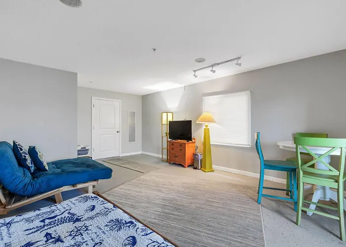 Ferienhaus Bayway Luxury Waterfront Townhome & Pool