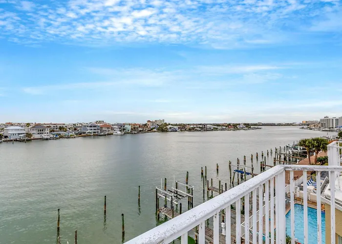 Bayway Luxury Waterfront Townhome & Pool Clearwater Beach