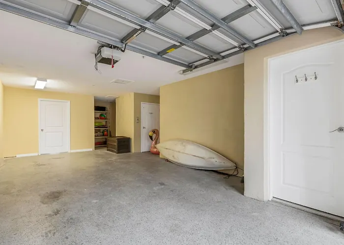 Bayway Luxury Waterfront Townhome & Pool Ferienhaus *