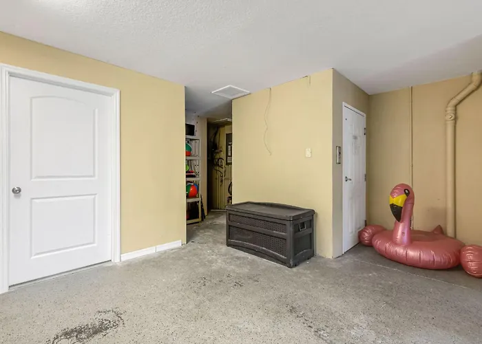 Bayway Luxury Waterfront Townhome & Pool