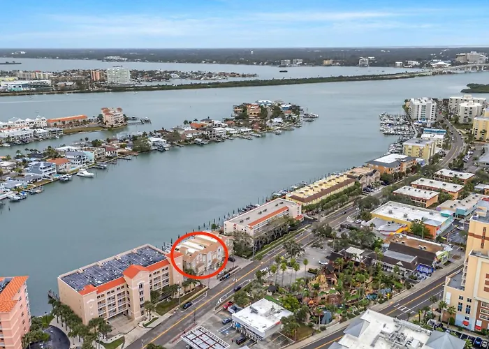 Bayway Luxury Waterfront Townhome & Pool Ferienhaus