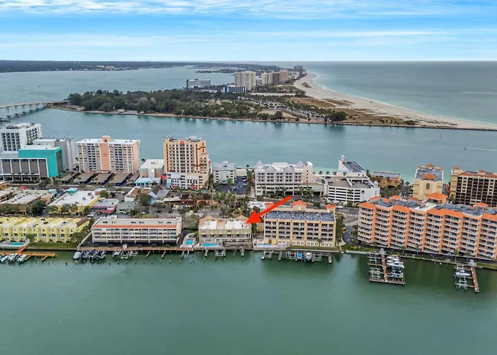 Bayway Luxury Waterfront Townhome & Pool Ferienhaus *