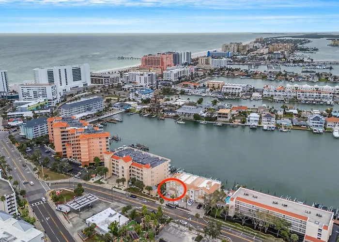 Bayway Luxury Waterfront Townhome & Pool