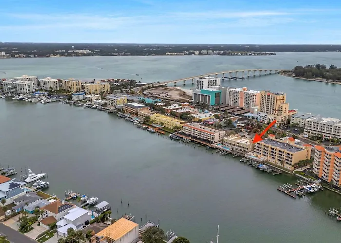 Ferienhaus Bayway Luxury Waterfront Townhome & Pool