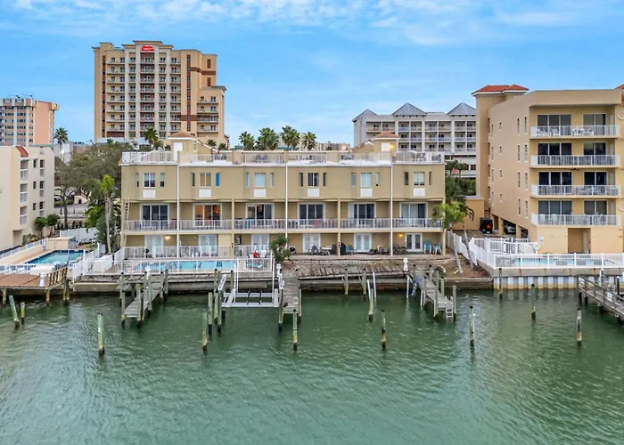 Bayway Luxury Waterfront Townhome & Pool Ferienhaus